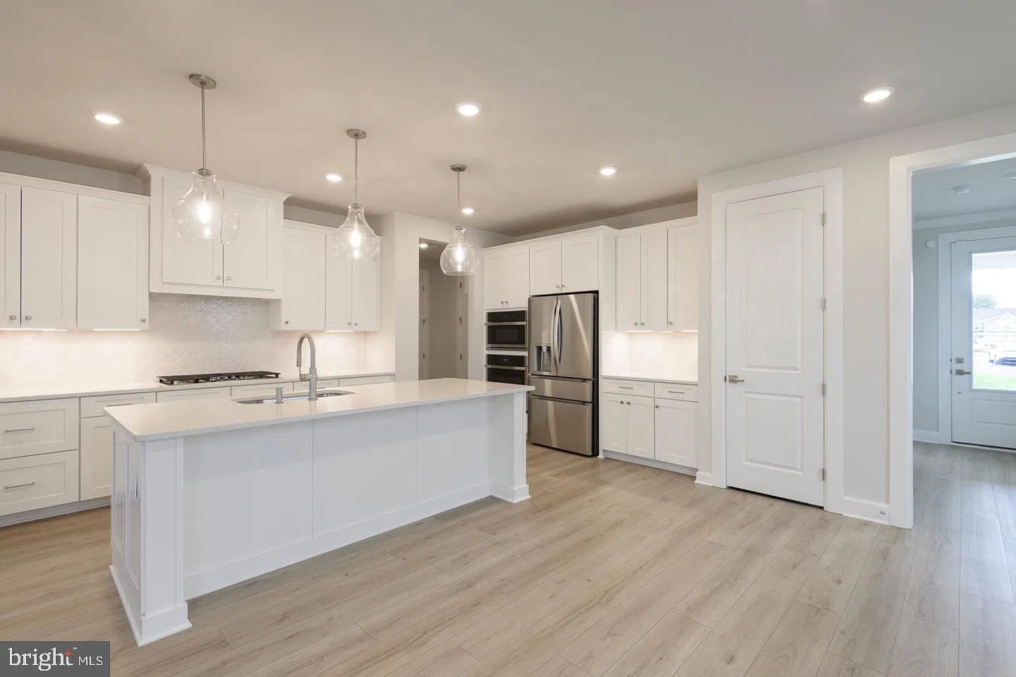 4 bed, 4.0 bath, 3969 sqft, $4,200 — Photo 3