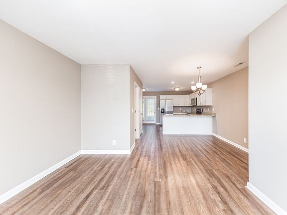 4th image of 385 Sam Houston Cir