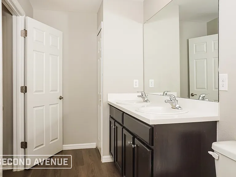678 Rutland Cir — Photo 12