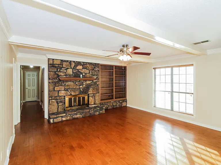 3467 Josee Ln — Photo 8