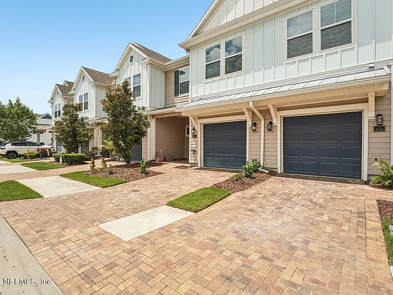 120 Appleton Ct — Photo 3