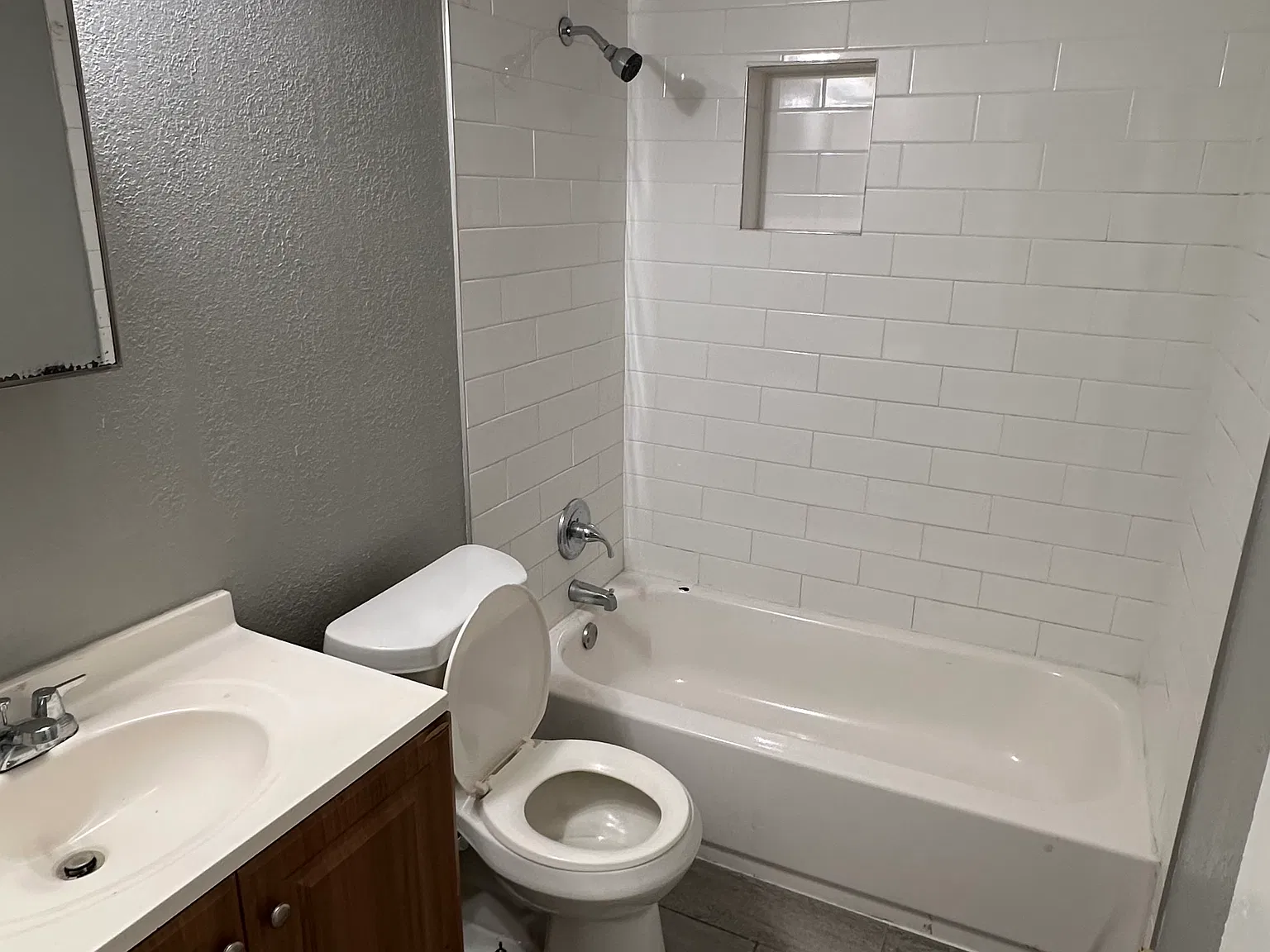 2751 NE B Ave — Photo 3