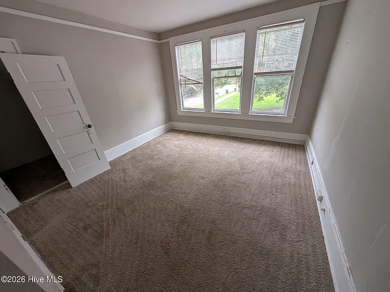 209 Warren St W #B — Photo 6