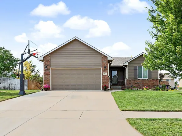 843 E Winding Lane St, Derby, KS 67037