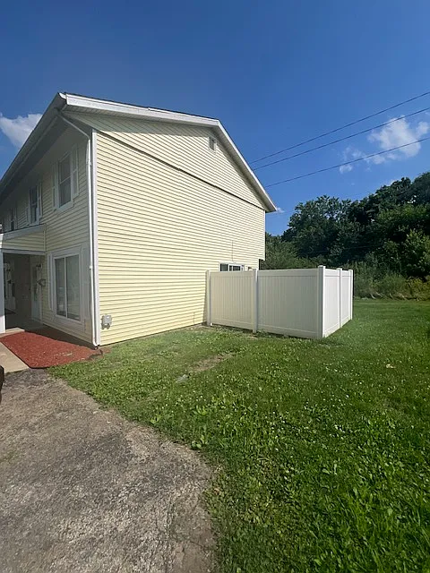 3 bed, 1.5 bath, 1350 sqft, $1,580 — Photo 4