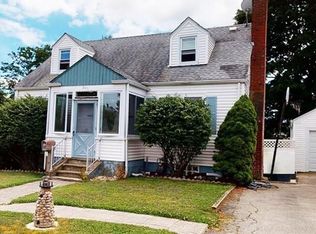 201 Macarthur Ave, Somerset, MA 02725