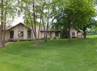 3344 N Willow Ct, Bettendorf, IA 52722