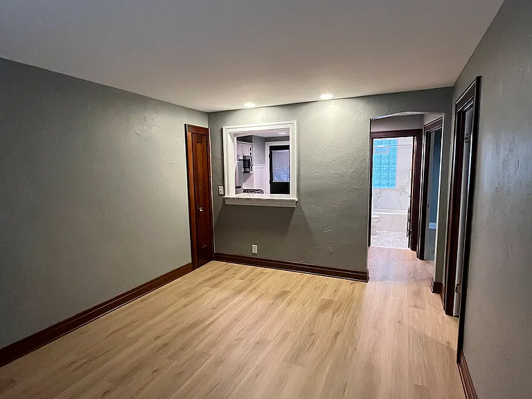 1004 Kenmore Ave #10 — Photo 5