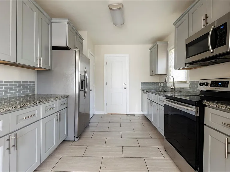 1242 Fordham Rd — Photo 16