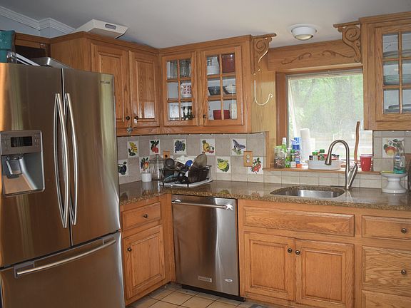 3rd image of 30 Stratford Ave