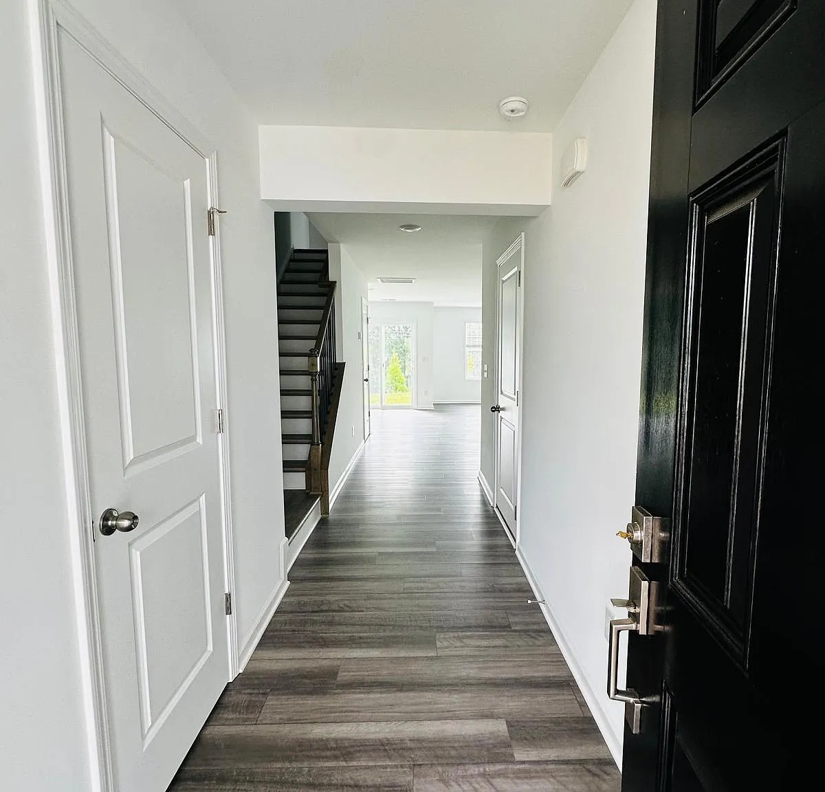 3 bed, 2.5 bath, 1403 sqft, $2,000 — Photo 4