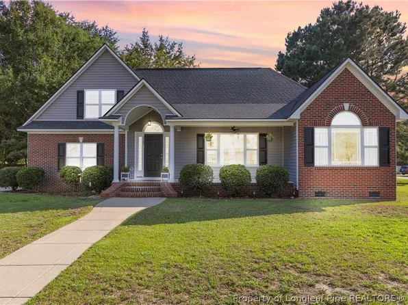 1702 Secretariat Pl, Hope Mills, NC 28348