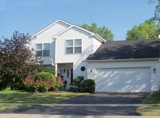 695 Anderson Dr, Lake In The Hills, IL 60156