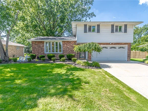 5690 Cascade Dr, Seven Hills, OH 44131