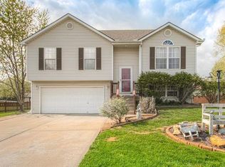 406 Meadowbrook Dr, Kearney, MO 64060