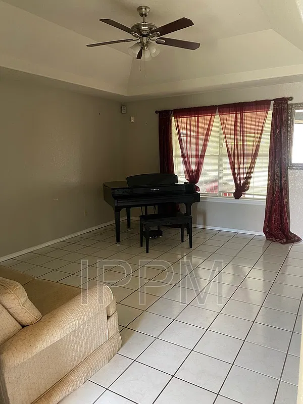 3 bed, 2.0 bath, 1512 sqft, $1,600 — Photo 2