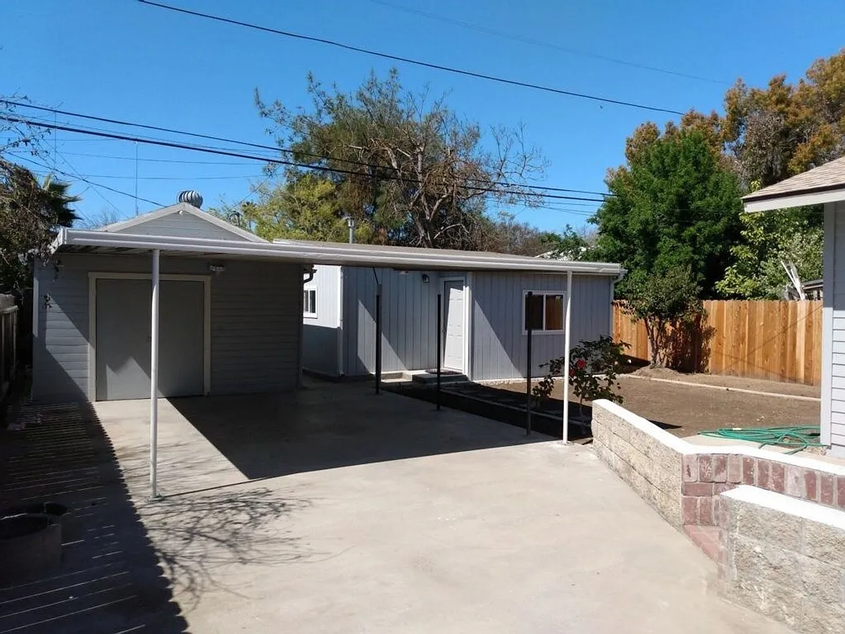 Building Photo - 1355 N Roosevelt Ave