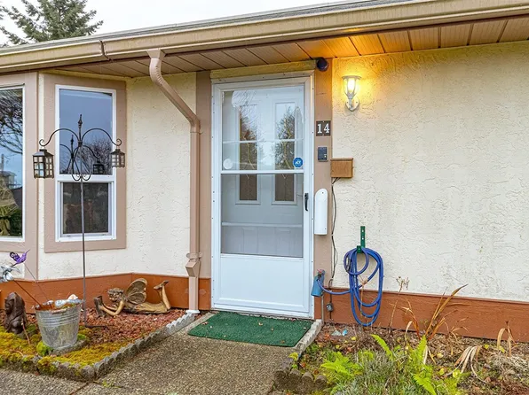 100 Abbey Ln #14, Parksville, BC V9P 1N4