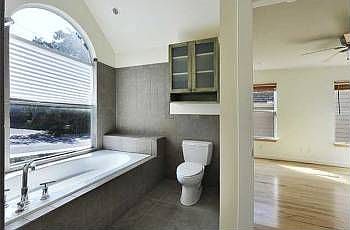 3rd image of 3942 Shoal Creek Blvd