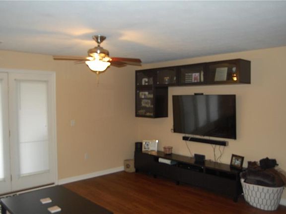 4th image of 3091 Westminster Dr APT 102