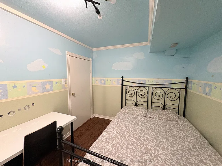 58 Kings Cross Ave #BASEMENT — Photo 6