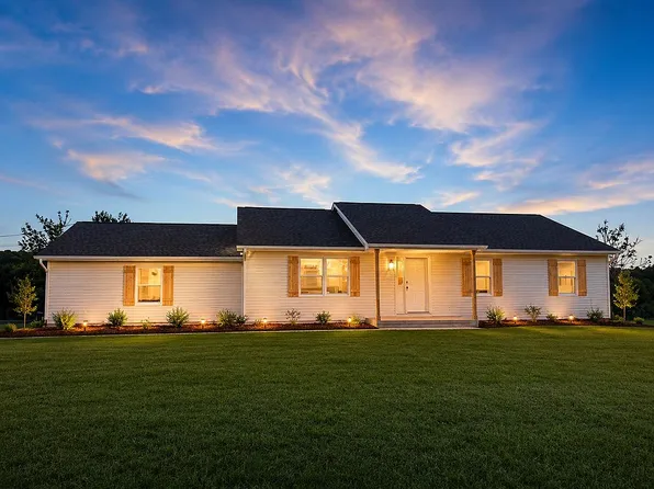 312 Fruit Orchard Dr, Capon Bridge, WV 26711