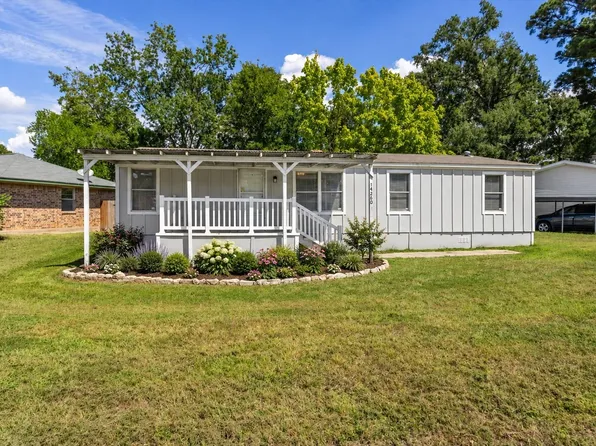 14260 Shadow Bay Dr, Willis, TX 77318