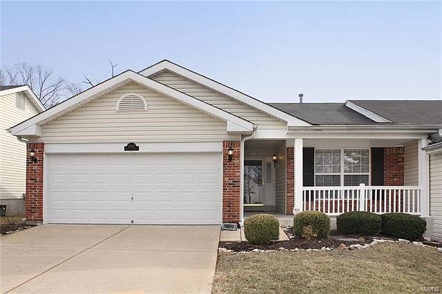 Welcome to 10247 Greenwich Place!  This villa has great curb appeal, a charming front porch, and a 2 car attached garage.