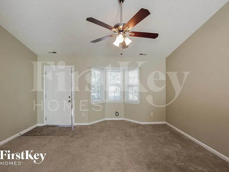 3204 Faircroft Way — Photo 4