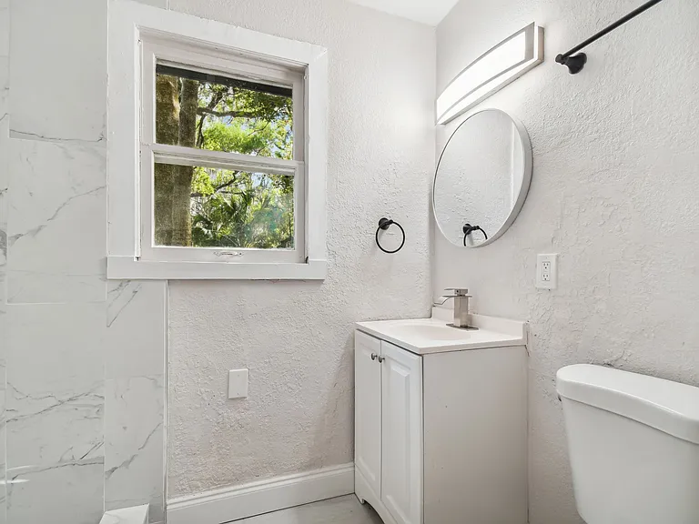5710 Kenwood Ave — Photo 15