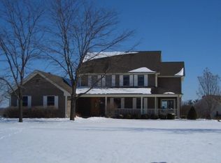 8N095 Cloverfield Dr, St Charles, IL 60175