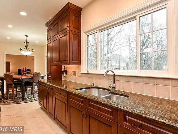 5th image of 9340 Braymore Cir