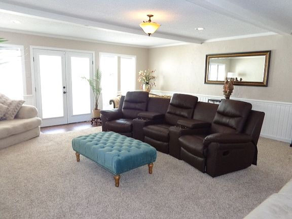 4th image of 1215 Hollybrook Dr