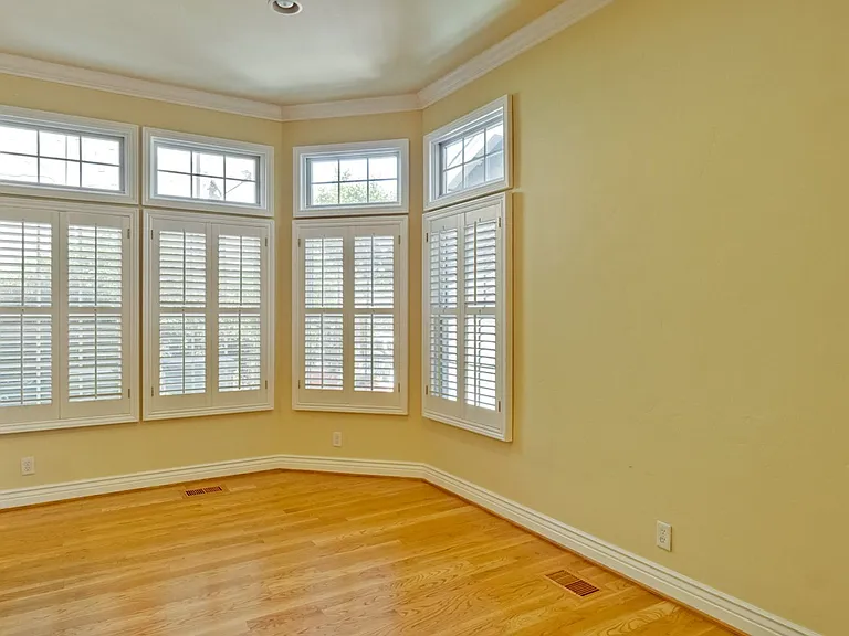 1150 Meredith Ave — Photo 29