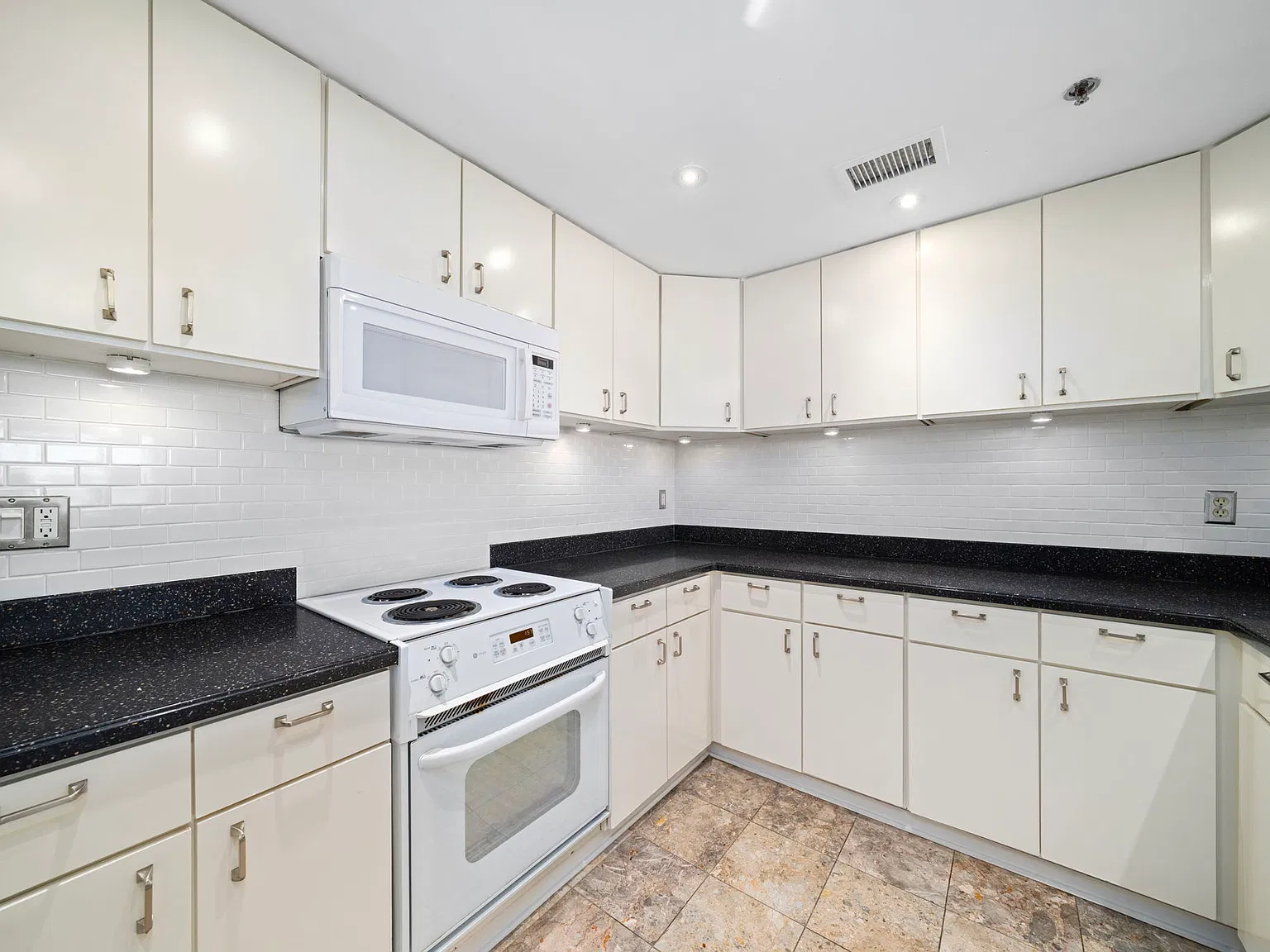 2 bed, 2.5 bath, 1180 sqft, $2,550 — Photo 4