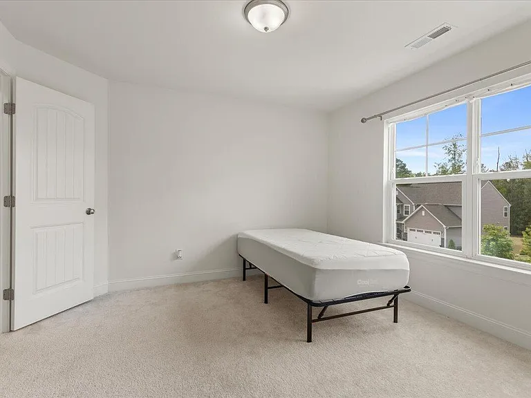 155 Bourne Dr — Photo 37