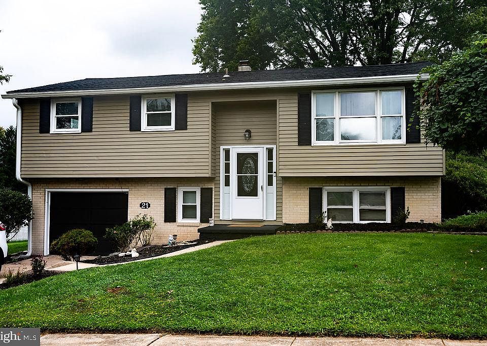 1st image of 21 Fenwick Dr