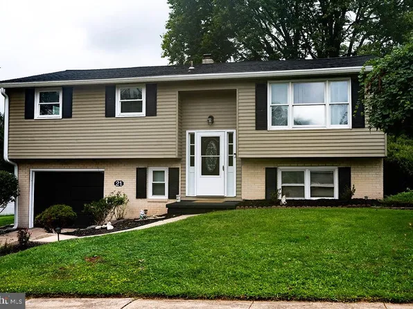 21 Fenwick Dr, Manchester, PA 17345