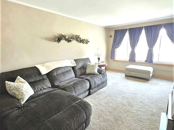 3rd image of 8043 S Kostner Ave