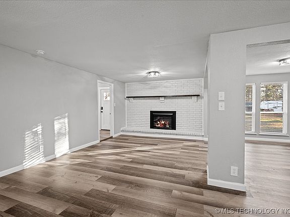 3rd image of 802 E Circle Dr