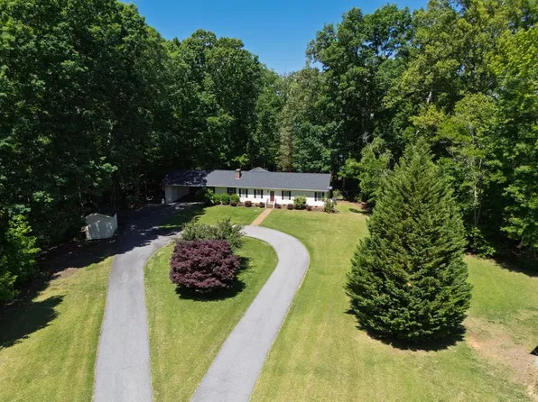 76 Mustang Rd, Buffalo Junction, VA 24529