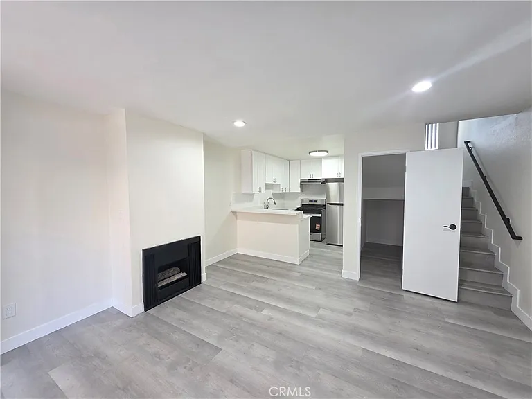 6911 Woodley Ave #106 — Photo 3