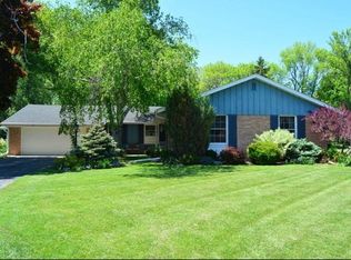 2310 W Kenboern Dr, Glendale, WI 53209
