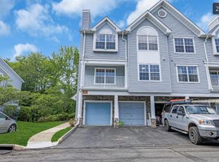 1 Prestwick Way, Edison, NJ 08820