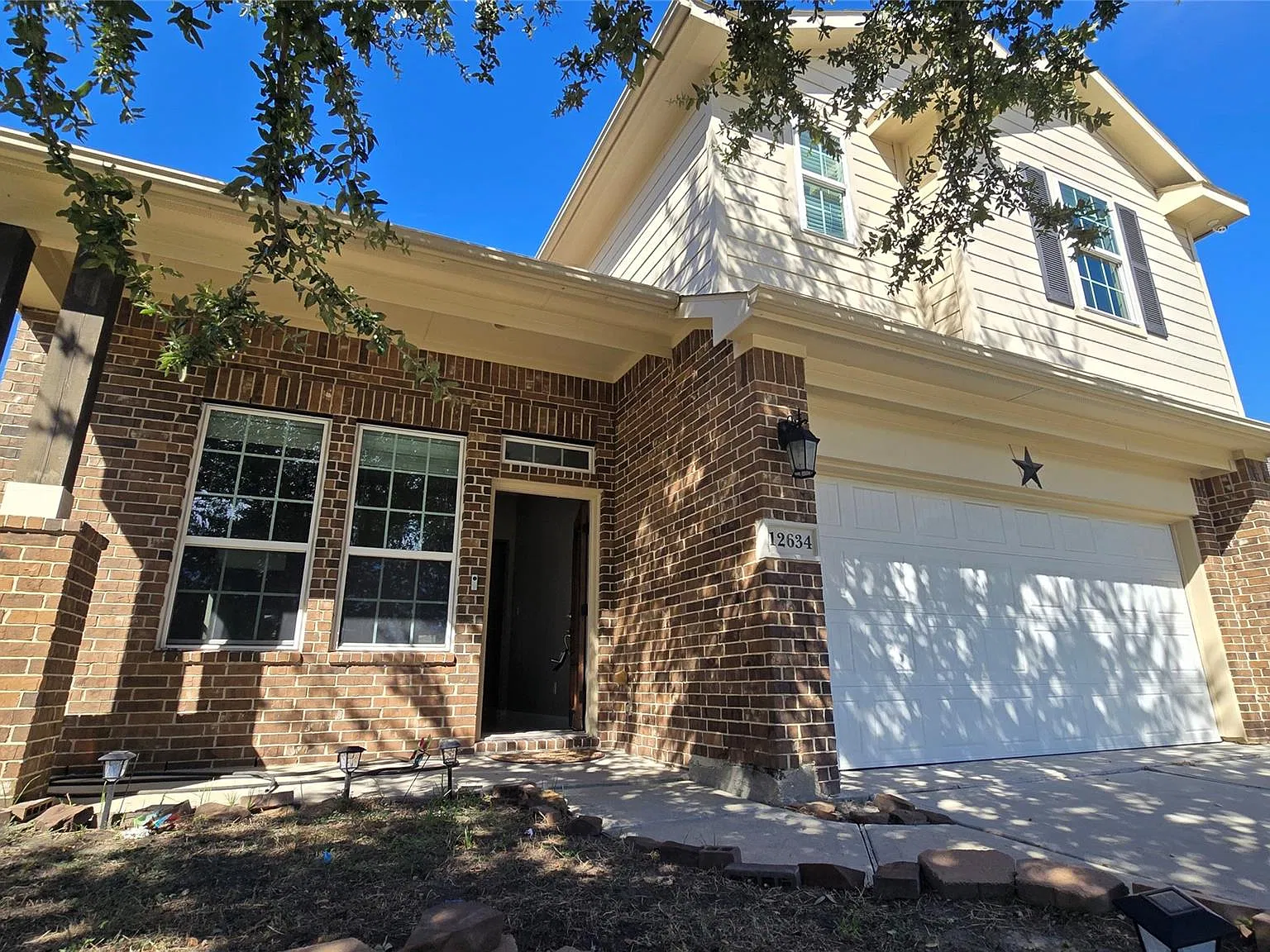 4 bed, 2.5 bath, 2806 sqft, $2,300 — Photo 4
