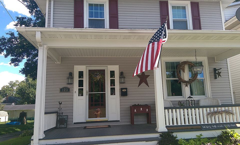 2nd image of 123 E Ferdinand St