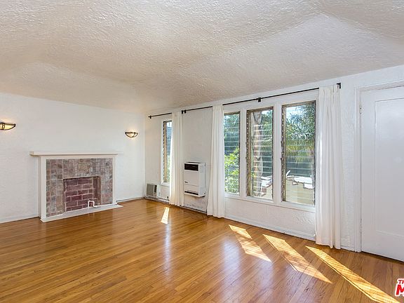 4th image of 1392 1/2 Edgecliffe Dr