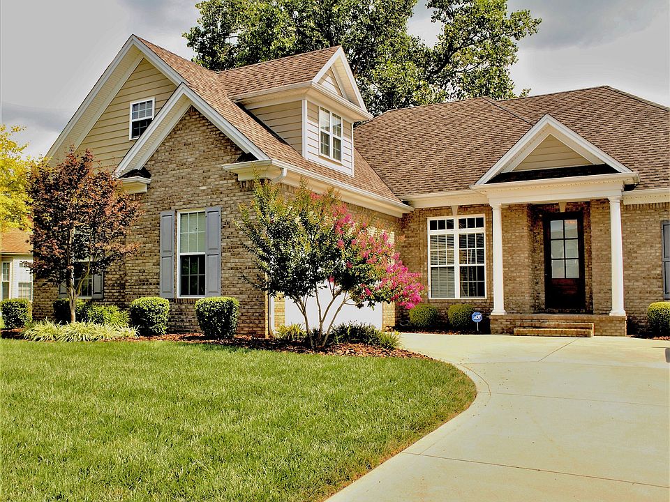 1st image of 1725 Bellshire Way