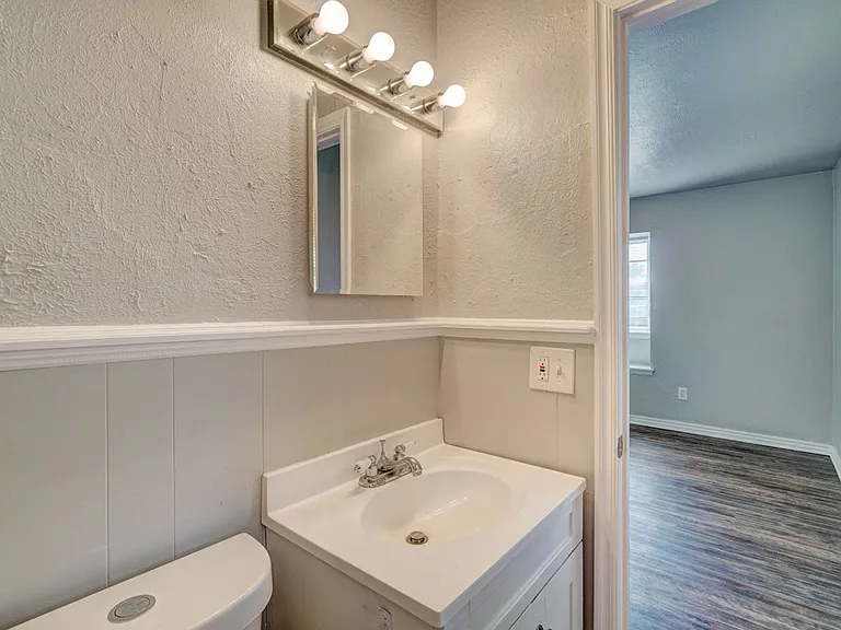 1401 Hampton Dr — Photo 28