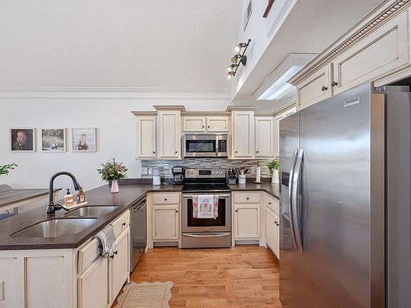 4th image of 222 Fairway Villa Ln